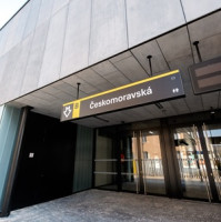 Zmodernizovaná stanice metra Českomoravská v novém designu je opět v provozu